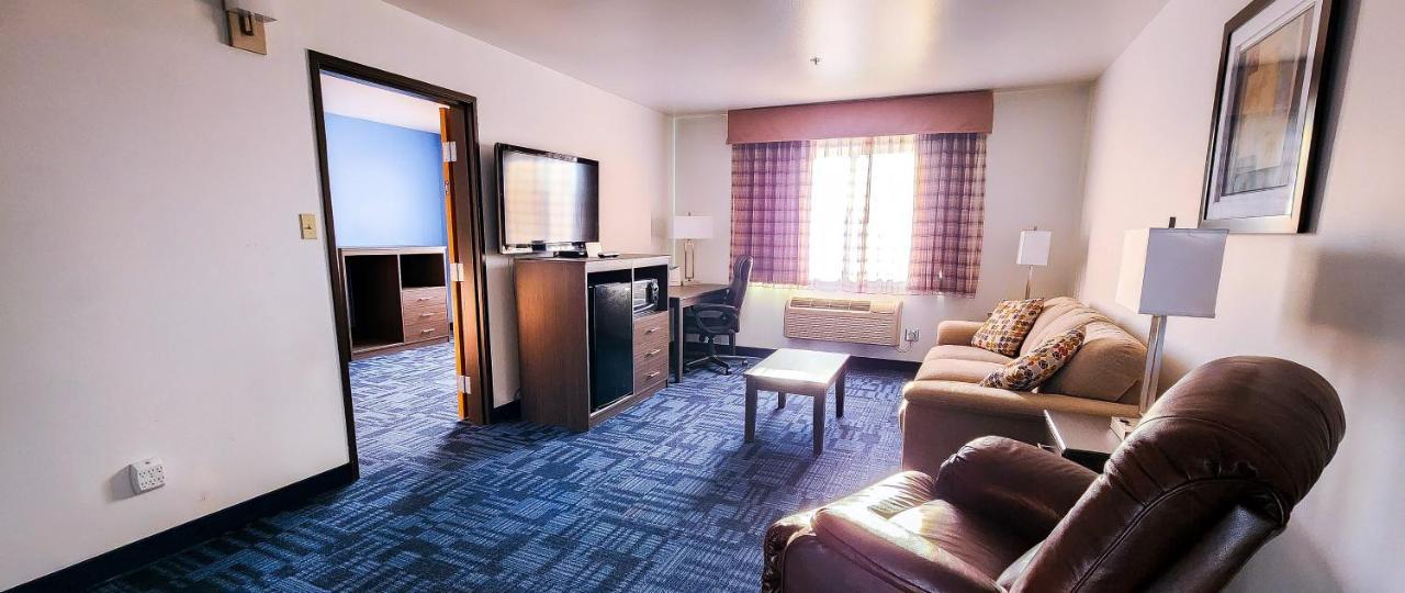 Helena Inn - Airport Екстер'єр фото