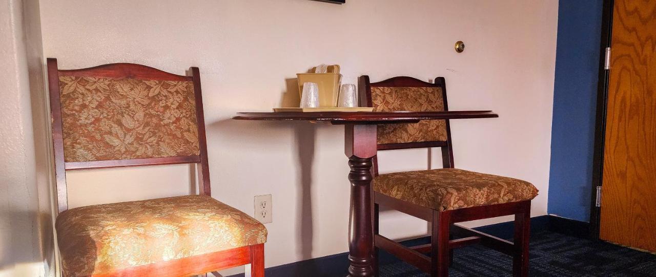 Helena Inn - Airport Екстер'єр фото